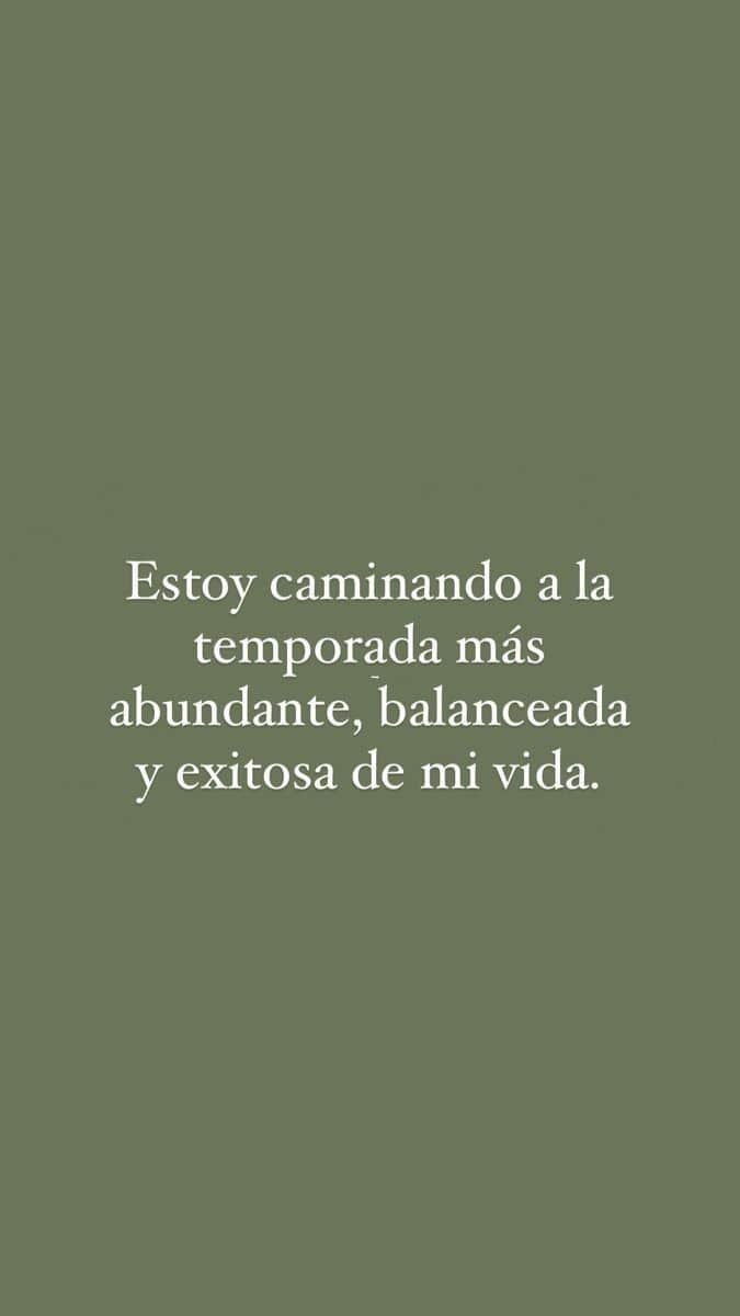 Mayela Vazquezのインスタグラム：「✨Wrapping up March with a big smile and ready for bloom in April 🌸Walking into the best chapters of my life!! 💥Vamanaaasss con toda la actitud radianta y triunfal」