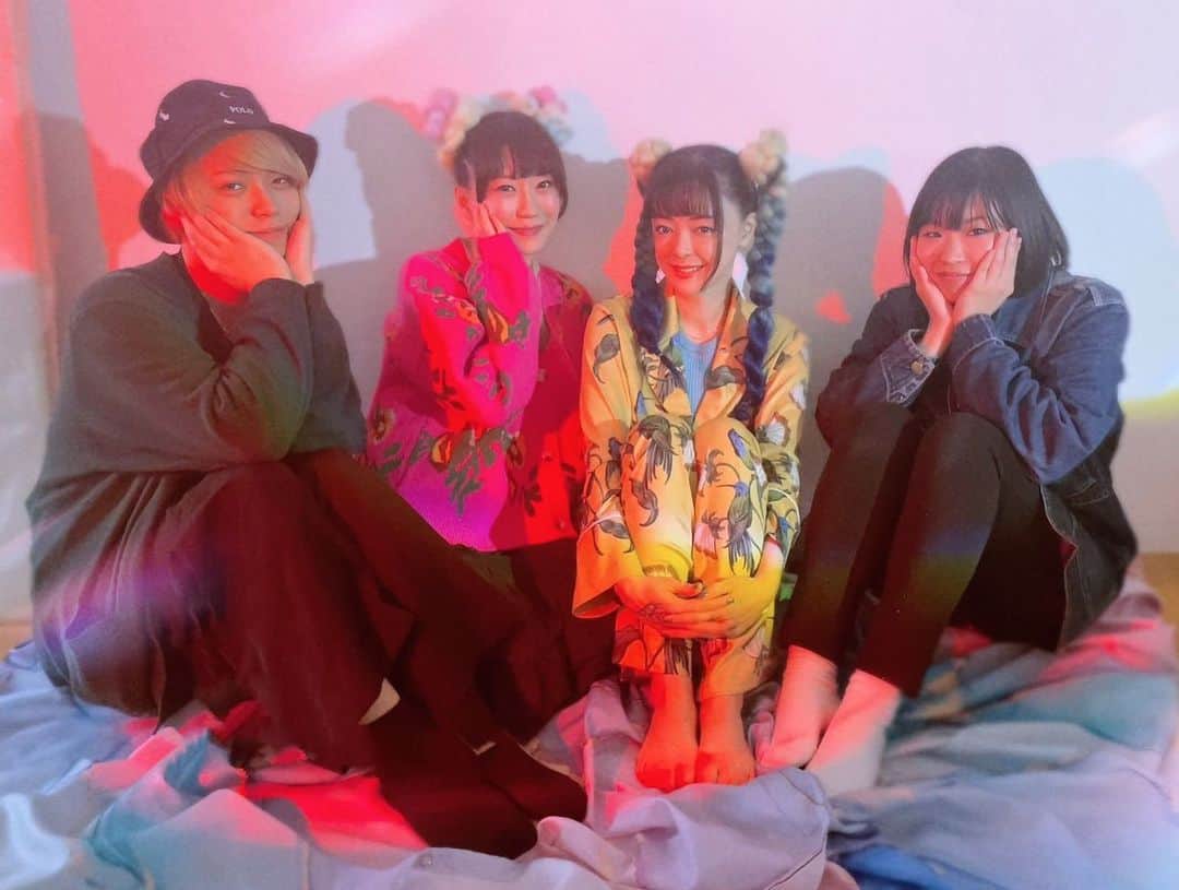 マコ・プリンシパルさんのインスタグラム写真 - (マコ・プリンシパルInstagram)「@macominaming  shooting off shot📸💄  新曲に向けて新しい作品をSpecial teamで撮影しました♡ 2023年アップデート作品！最新の私たち！ 春の煌めきをのせて💐  #tokyo #dreampop #japanfashion #japanesegirls」4月1日 11時41分 - makopuri