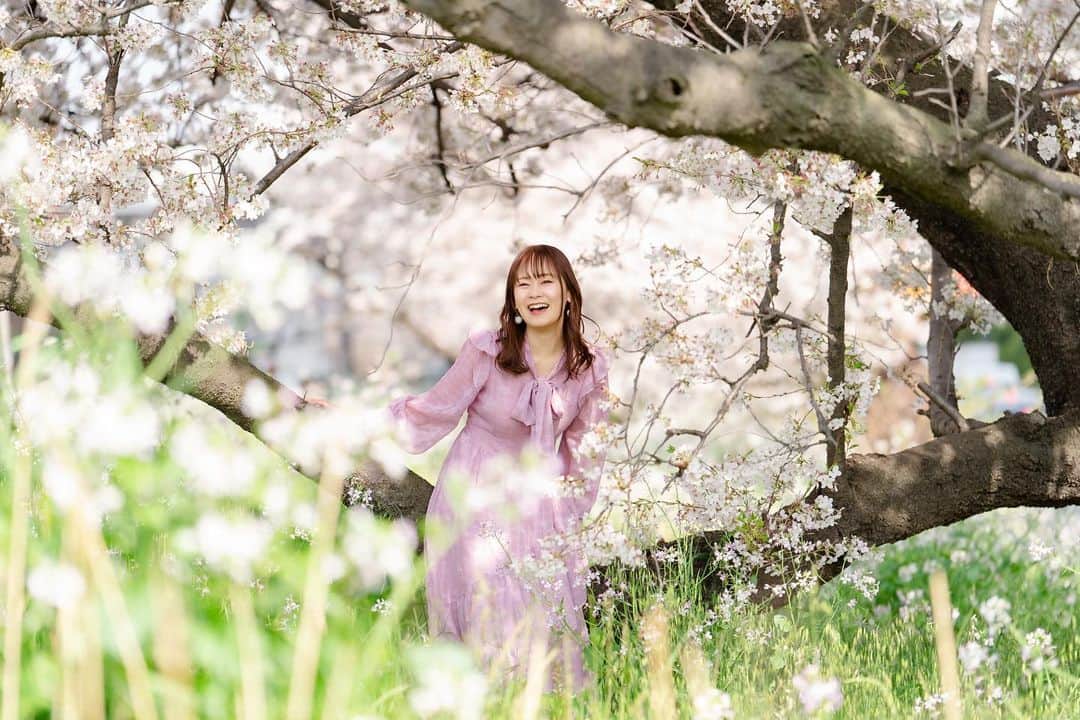 大和姫呂未のインスタグラム：「新年度もよろしくお願いしまー！す！🌸  この写真めちゃ笑ってる！🤣 多分面白い話してたのかなー！」