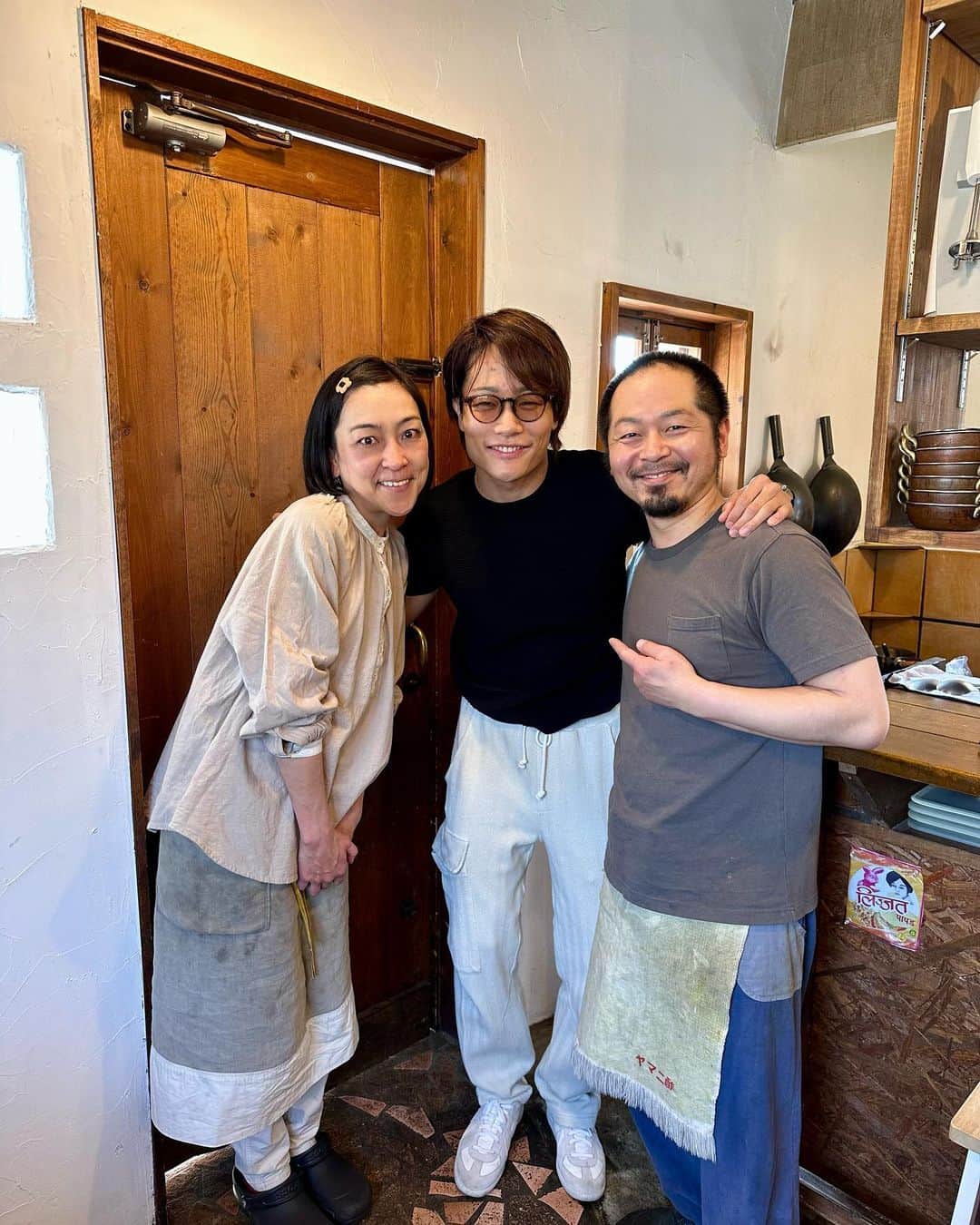松下信治のインスタグラム：「地元さいたまで自分史上No. 1のカレー屋さんを見つけてしまいました😆　  イギリスに住んでいた頃にインドカレーを好きになって、それ以降日本でも探し求めていたんですが…まさかの地元で出会えるとは😄  そして、店主アトミさんと素敵な奥さんお二人の親切な人柄も最高でした✌️  世界アトミ食堂さん🍛 @atomi_curry_official   カレーお好きな方、是非足を運んでみて👌↑  #さいたま  #daさいたまなめんな #スパイスカレー」