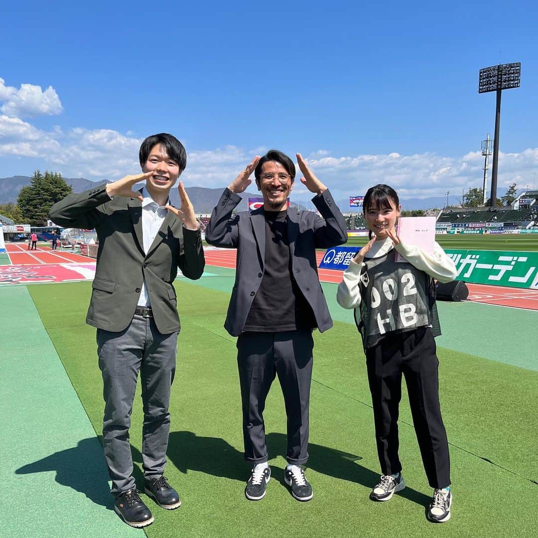 小椋祥平のインスタグラム：「. J2 第7節 . #ヴァンフォーレ甲府 vs #清水エスパルス  . 6年ぶりの #富士山ダービー 🗻 . 桜も満開🌸 . #小椋祥平  #深田幹規 アナウンサー #森田絵美 アナウンサー #jリーグ  #j2リーグ  #dazn」