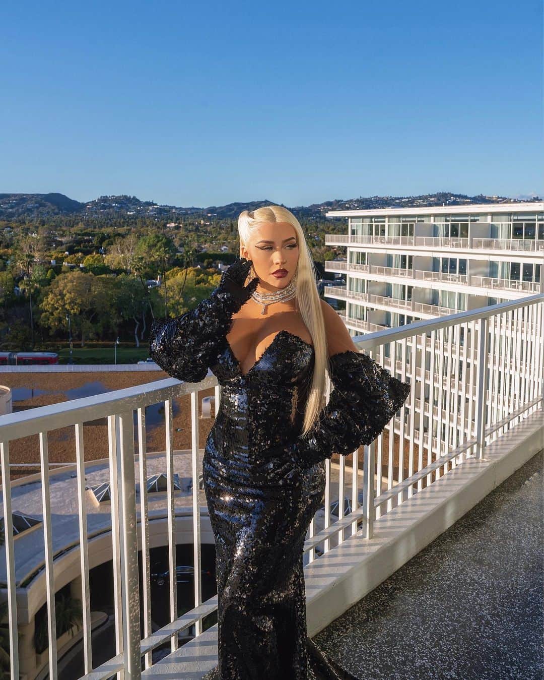 のインスタグラム：「On #TransDayofVisibility we celebrate the invaluable contributions of every individual in the transgender community. As someone who believes in equality and inclusion for all, I am deeply grateful to GLAAD for amplifying the voices of those who are often marginalized. I am humbled and honored to receive this award, and to have the opportunity to serve as a safe haven and advocate for all those who seek acceptance and inclusion.   Michael, your words of inspiration mean the world to me, but I must say that you are the true embodiment of bravery. To endure violence and then choose to take action to effect change is nothing short of heroic ❤️」