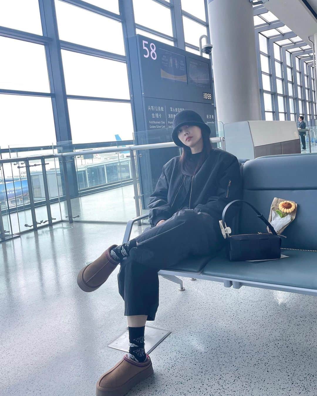 フェイ さんのインスタグラム写真 - (フェイ Instagram)「人在机场魂还在酒店床上🌪️」4月1日 12時43分 - ff0427