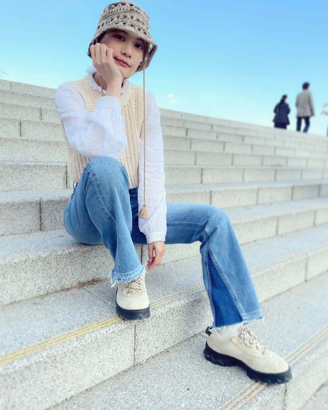 石川瑠利子のインスタグラム：「. お天気が良くなって暖かくなってきて嬉しいね🥹💕 展示会で頼んで楽しみに待っていた @yanuk_official のリメイクデニムにルンルンです😇✨ . . #YANUK #yanukdenim #ヤヌーク」