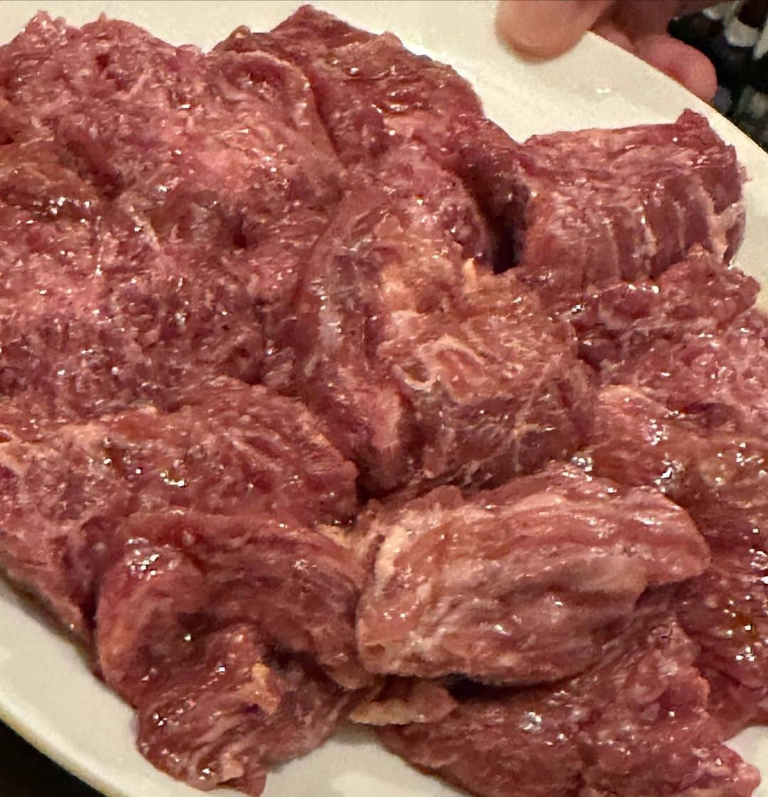 井上公造さんのインスタグラム写真 - (井上公造Instagram)「大阪行ったら、1度は行った方がいいオススメの焼肉屋。特上厚切りタンとハラミは、特に絶品。大衆的でリーズナブル。今回も、サクッと食べて大満足💯  #大阪グルメ  #江坂グルメ  #焼肉  #リーズナブル  #予約必須」4月1日 12時51分 - inouekozo39