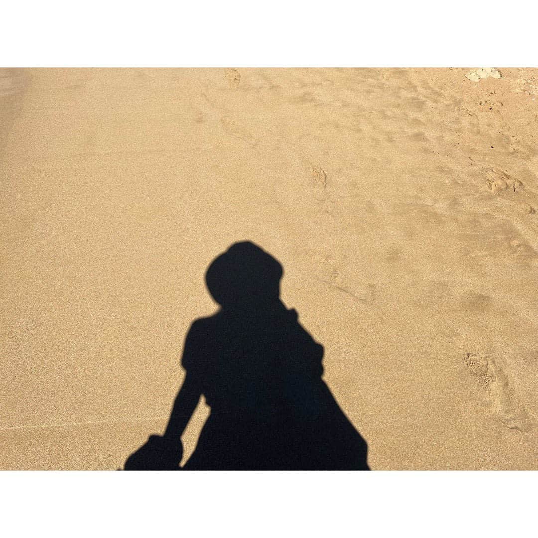 のインスタグラム：「🌸 4月1日 ⁡ ドリームガールズが終わって 張り詰めてた糸がプツッと切れ 思考が停止してます つまりぼーっとしてます。 ⁡ アップしたいこと、しなきゃなこと いっぱいあるのに まとめられない🙃 ⁡ ⁡ 先日、宝塚音楽学校の合格発表がありましたね！ 毎年思うことですが、 結果がどうであっても、 宝塚の舞台に立つことを夢見て 必死になってくれた少女たち、 そしてそんな少女をサポートしてくれたご家族、 皆さんに感謝です🥲 そして、10代からずーーーっと夢を追わせてくれた宝塚歌劇団にも感謝です✨ ⁡ ⁡ #4月 #春 #思考停止 #宝塚歌劇団 #宝塚音楽学校 ⁡ 写真は全く関係ないけど、 1番最新な私（の影）です。 ⁡」