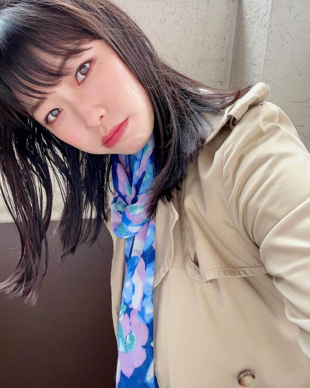 のインスタグラム：「ちょっとお久しぶりです☺︎🌸 先日、弟夫婦が姪っ子ちゃんをｲﾇ達に会わせに来てくれました👶🏻🐕🐕 可愛いしか無い世界・・・何気ない日常が何よりも大切なのだと気付かせてくれる存在です🫶🏻 💁🏻‍♀️ I live everyday with a smile. cherry blossoms are beautiful in Tokyo🌸 #姪っ子 #愛犬 #犬のいる暮らし #桜 #cherryblossom #japanesegirl #asiangirl #japan #tokyo」
