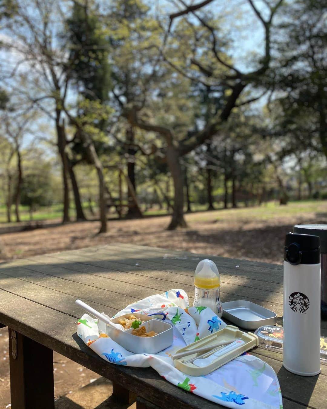 吉田愛璃さんのインスタグラム写真 - (吉田愛璃Instagram)「.  NBの厚底かわちぃ🫶  めっちゃ公園巡りな日々 遠くても1時間くらいのとこなら全然行くw 自然の中でのご飯て残飯でもなんでも美味しい🤣  #公園巡り #公園コーデ #ニューバランス #nb  #nb574 #男の子ママ #女の子ママ #2児のママ」4月1日 13時24分 - eriyoshida0314