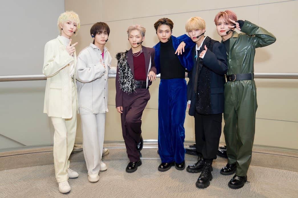 のインスタグラム：「.  𝐎𝐂𝐓𝐏𝐀𝐓𝐇 𝐉𝐀𝐏𝐀𝐍 𝐓𝐎𝐔𝐑 𝟐𝟎𝟐𝟑 -𝐃𝐈𝐒𝐏𝐋𝐀𝐘-  全国6会場11公演  ついにファイナルを終え 無事にツアーを走りきることが出来ました。  11公演 会場に足を運んでくださった全てのTHme 配信で応援してくださったTHme このツアーに関わってくださった関係者の皆様 いつもサポートしてくださるスタッフさん 皆様に感謝の気持ちでいっぱいです 本当にありがとうございました。  横浜2Daysもとんでもなくいい盛り上がりで 最高のLIVEをTHmeと作れたなと まだまだ余韻にひたひたです🙄  『全国ツアー』 僕は、このワードにずっと憧れがありました OCTPATHになる前 僕はサポートダンサーとして アーティストさんのサポートで 全国を周らせていただいたのですが、 歌やダンス、エンタメで日本中を元気に 明るく照らしている姿をみて 僕もそんな人になりたいとずっと目標を持っていました。  OCTPATHだけのLIVEやEntertainmentで 全国のTHmeに会いに行き 幸せや夢、元気をずっと届けたかったんです！  それがデビューして、 一番最初のファンミーティングから ちょうど1年経った2月11日から始まり 約1ヶ月半 全国のTHmeに会えて たくさん声援を聞けて幸せを感じれて そこでしか生まれない空間に包まれ あ。これだ。と今の幸せを噛み締め また一つ成し遂げることができたと感極まり 愛と感謝に溢れていました。  ツアーを重ねていくに連れて もっと進化したLIVEにしたいという思いから 細かいところも含むと 全く同じパッケージのLIVEを 今回のツアーでしなかったという。(笑) NOSUKEさんやスタッフの皆さんも めちゃくちゃ協力してくださって 何度も打ち合わせして、 ギリギリまで会場を使わせてもらってリハしたり。 このツアーでたくさんのことを学ばせていただきました。 本当にありがとうございました!!  OCTPATHのまわりにいる方 THmeはもちろん、スタッフの皆さん含め 素敵な方達に支えられているなと 改めて今の環境に感謝しています。  この全国ツアーに僕が今までお世話になった たくさんの友人、恩師、家族が来てくれました 今の僕がいるのは皆さんのおかげだと思っているので 今の僕を見てもらえてすごく幸せでした。  OCTPATHはまだまだ たくさんの方の支えが必要なグループですが、 僕はそんなOCTPATHを心から愛しています。😊🥰🙆‍♂️  もっともっとこれからも いろんなものたくさん吸収して いっぱい失敗して さらにさらに成長していきます。  本当に全国ツアー 支えてくださった皆様 ありがとうございました‼︎  ➬OCTPATH Next Level➫   OCTPATH 古瀬直輝」