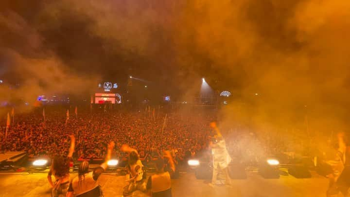 ウィジンのインスタグラム：「Gracias #monterreymexico🇲🇽 lo de nosotros con ustedes es Respeto y amor ♥️que noche increíble 🕺🏻💃🏻gracias gracias gracias gracias gracias 🔥 @wisinyyandel」