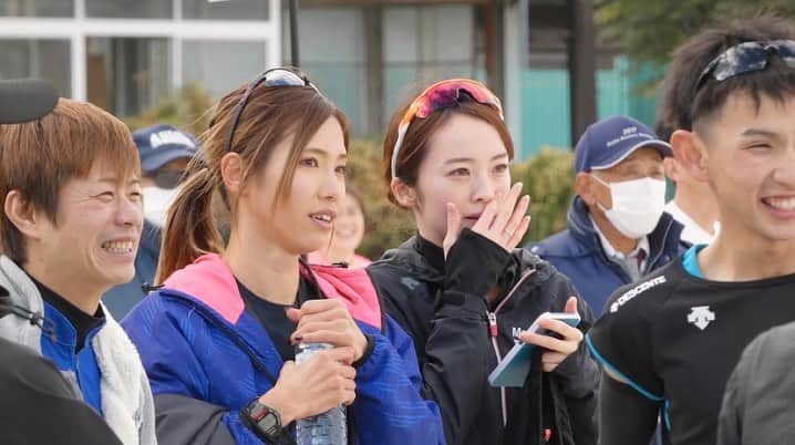 下門美春のインスタグラム：「そのだダートランの追加写真を中野さんから頂いたので😌✨ 回顧録🏃‍♀️🐎🏃‍♀️🐎🌬 園田競馬のみなさんとても優しいし、関西人面白い🙂笑 ずっとしゃべってる😂笑 実況解説さん含め箱推しなので幸せ空間なの🤤✨笑 ダート深すぎて走るのはキツイけどね🙃 めちゃくちゃ良いトレーニングよ🫠、、、💦 #japan #marathon #runner #running #training #マラソン #マラソン女子 #ランニング #ランニング女子 #トレーニング #はしりますたぐらむ」