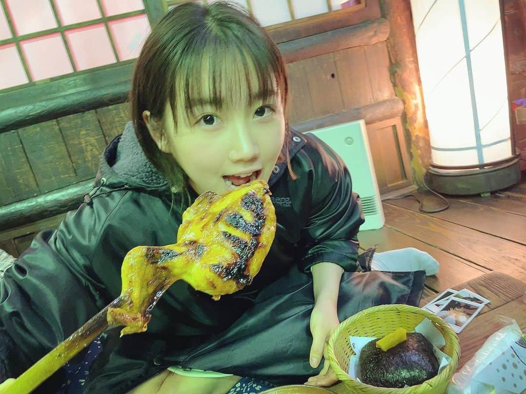 甲斐心愛さんのインスタグラム写真 - (甲斐心愛Instagram)「めっちゃでかい😳笑 山賊焼き食べたことある?   #山賊 #山口 #BLT #撮影」4月1日 13時59分 - k_cocoa1128