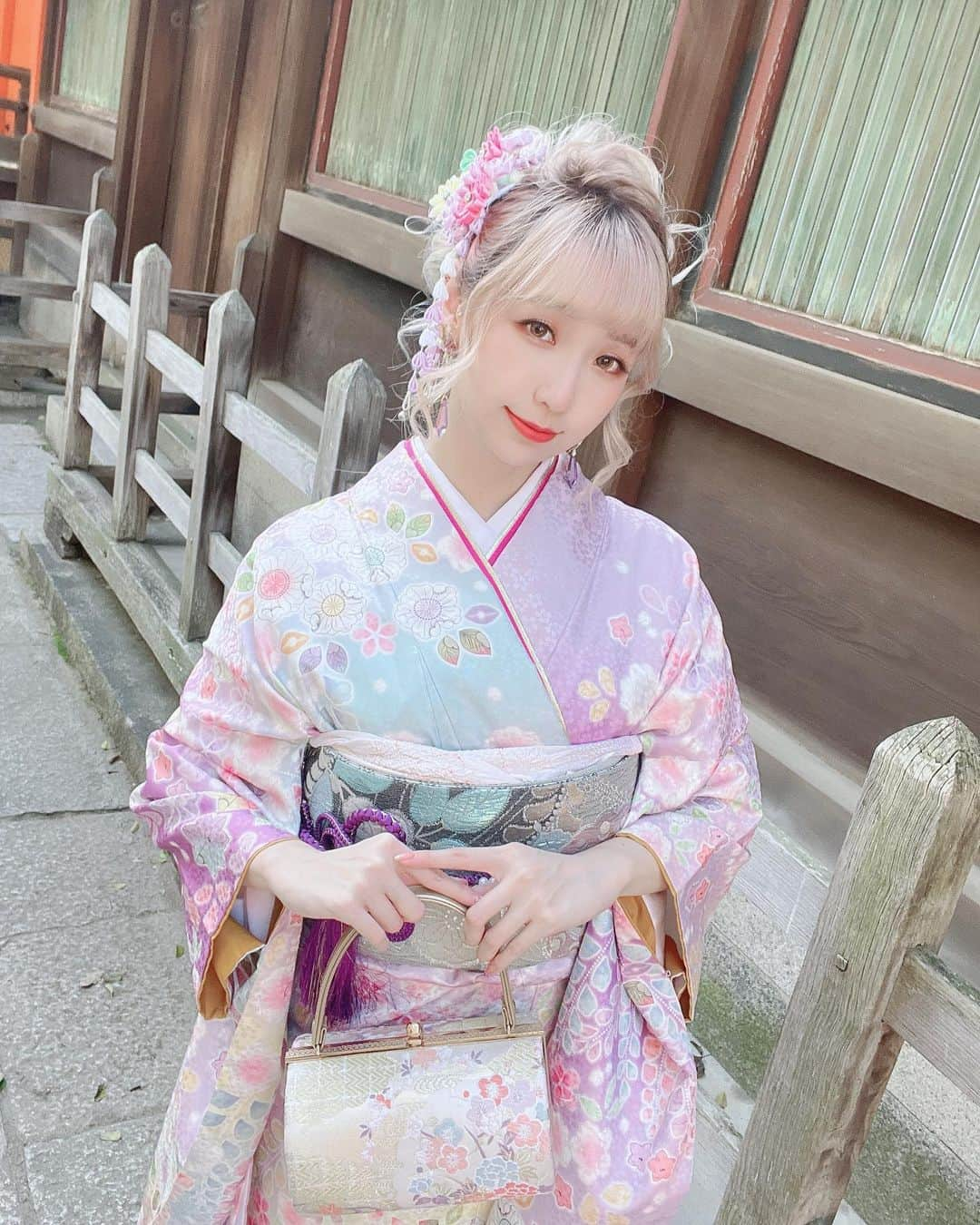 Sherryさんのインスタグラム写真 - (SherryInstagram)「- First kimono experience in life🌸 人生初の着物体験🌸 髪形もとても可愛い！！  着物👘 @kimonomiyabi @kimonomiyabikyoto   #model #modeling #hkmodel #photoshoot #photography #portrait #portraitphotography #人像 #攝影 #着物 #kimono」4月1日 14時01分 - silverxhere