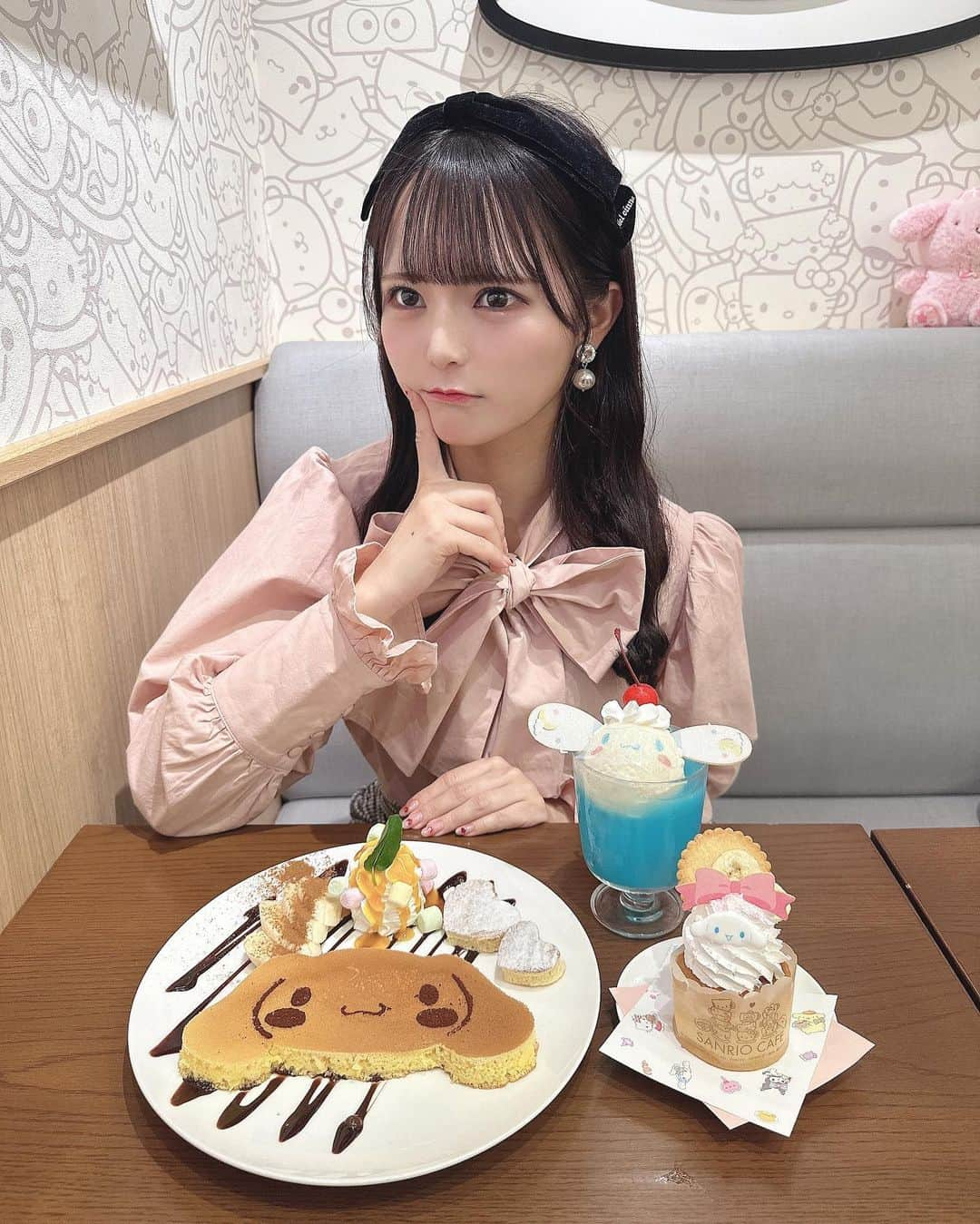 桜井ひかるさんのインスタグラム写真 - (桜井ひかるInstagram)「サンリオカフェ🍩☕ 新しい推しメニューも増えてて 可愛かったよー૮ . ̫ . ა♡  何枚目が好きですか〜？💭  #シナモン#サンリオ#サンリオカフェ#sanrio#池袋#池袋カフェ#シナモロール#cinnamoroll#cinnamon#melcinna#メルシナ#トリート#treatyourself#パンケーキ#ヲタ活#ヲタ活カフェ#いとしなもん」4月1日 23時36分 - hikarunroll_