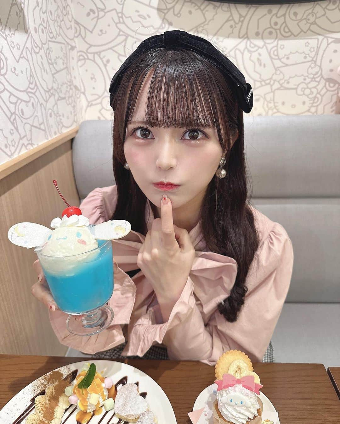 桜井ひかるさんのインスタグラム写真 - (桜井ひかるInstagram)「サンリオカフェ🍩☕ 新しい推しメニューも増えてて 可愛かったよー૮ . ̫ . ა♡  何枚目が好きですか〜？💭  #シナモン#サンリオ#サンリオカフェ#sanrio#池袋#池袋カフェ#シナモロール#cinnamoroll#cinnamon#melcinna#メルシナ#トリート#treatyourself#パンケーキ#ヲタ活#ヲタ活カフェ#いとしなもん」4月1日 23時36分 - hikarunroll_