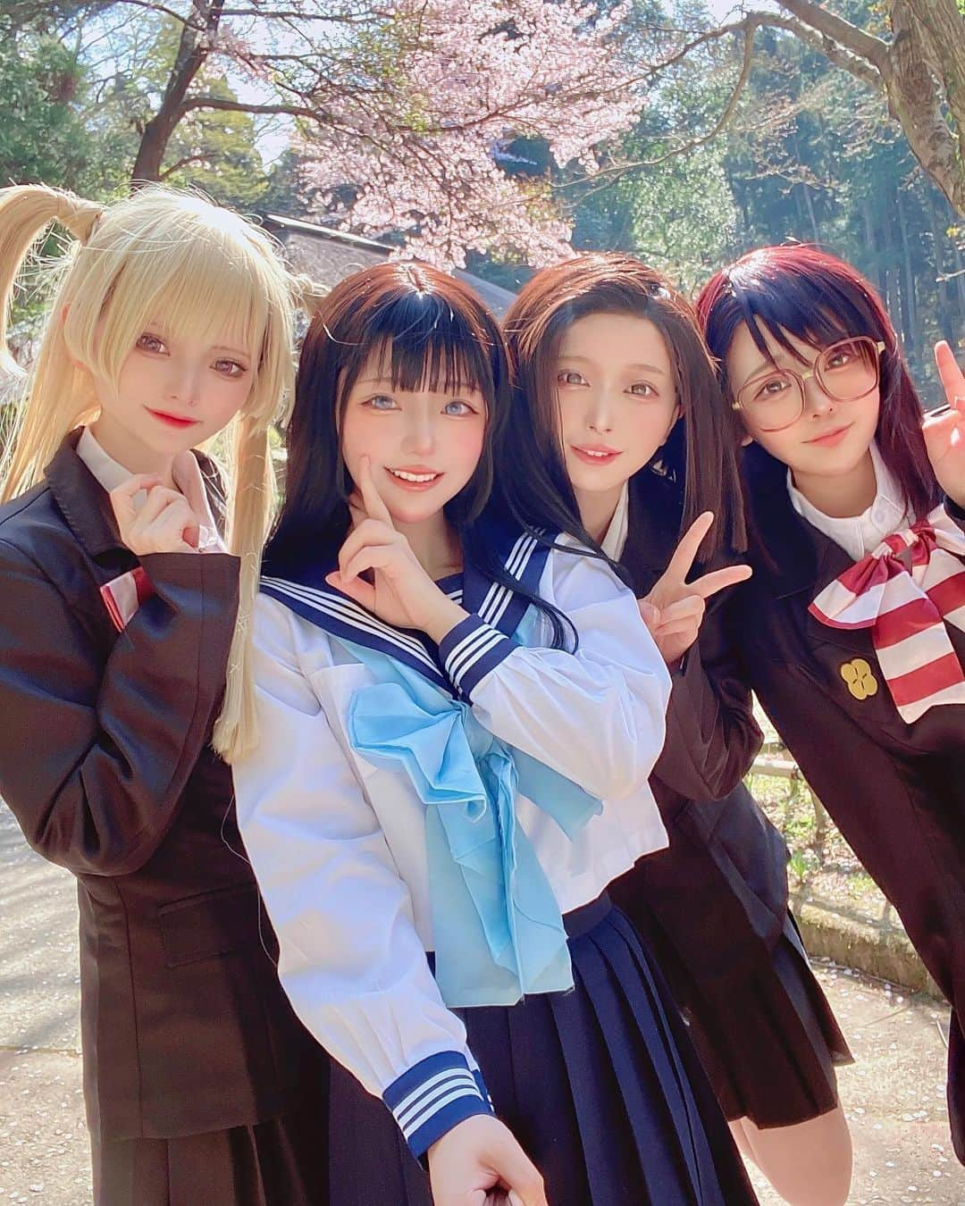 凸守たかねのインスタグラム：「明日ちゃんのセーラー服併せ🎀 同じ班のみんなと一緒!!ほんとにどこを見ても顔が良くて…たまげた🥺 ✿ ✿ ✿  #cosplay  #cosplaygirl  #cosplayer  #cosplaying  #cosplayphotography  #akebichannosailorfuku  #akebi  #akebikomichi  #コスプレ  #コスプレイヤー  #明日ちゃんのセーラー服  #明日小路  #明日ちゃんのセーラー服コスプレ  #桜」