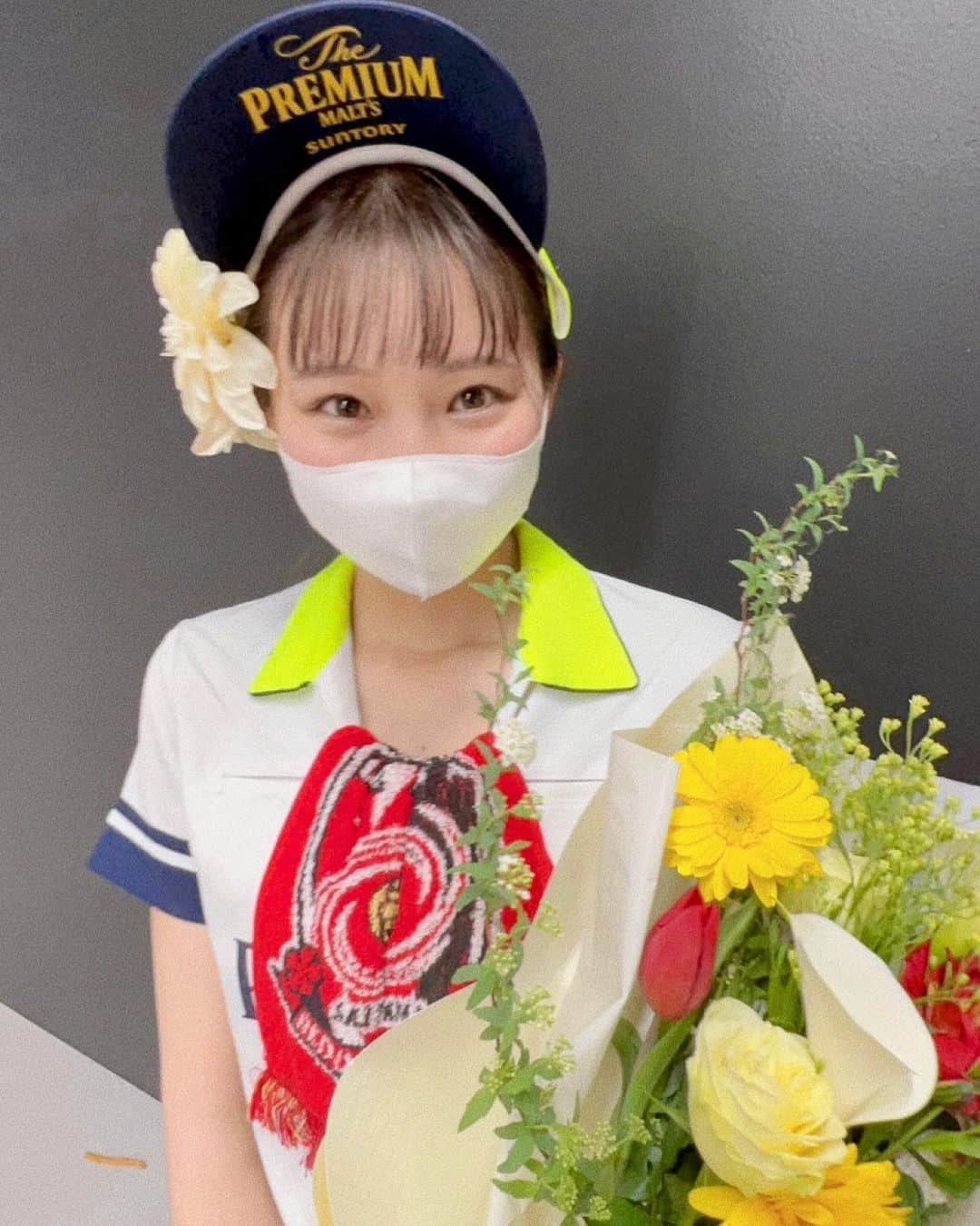 加藤早和子のインスタグラム：「.  東京ドームの売り子を卒業しました🌸  コロナの影響で出勤出来ない期間の方が長かったけど 同期や先輩、ビールを買ってくれたお客さん、 関わった全ての方のおかげで 楽しい3年間を過ごすことができました.  本当にありがとうございました🌷  試合終わりで顔薄いけどお気に入りの写真🌞  . . #東京ドーム #東京ドーム売り子 #売り子  #ビール売り子 #卒業」