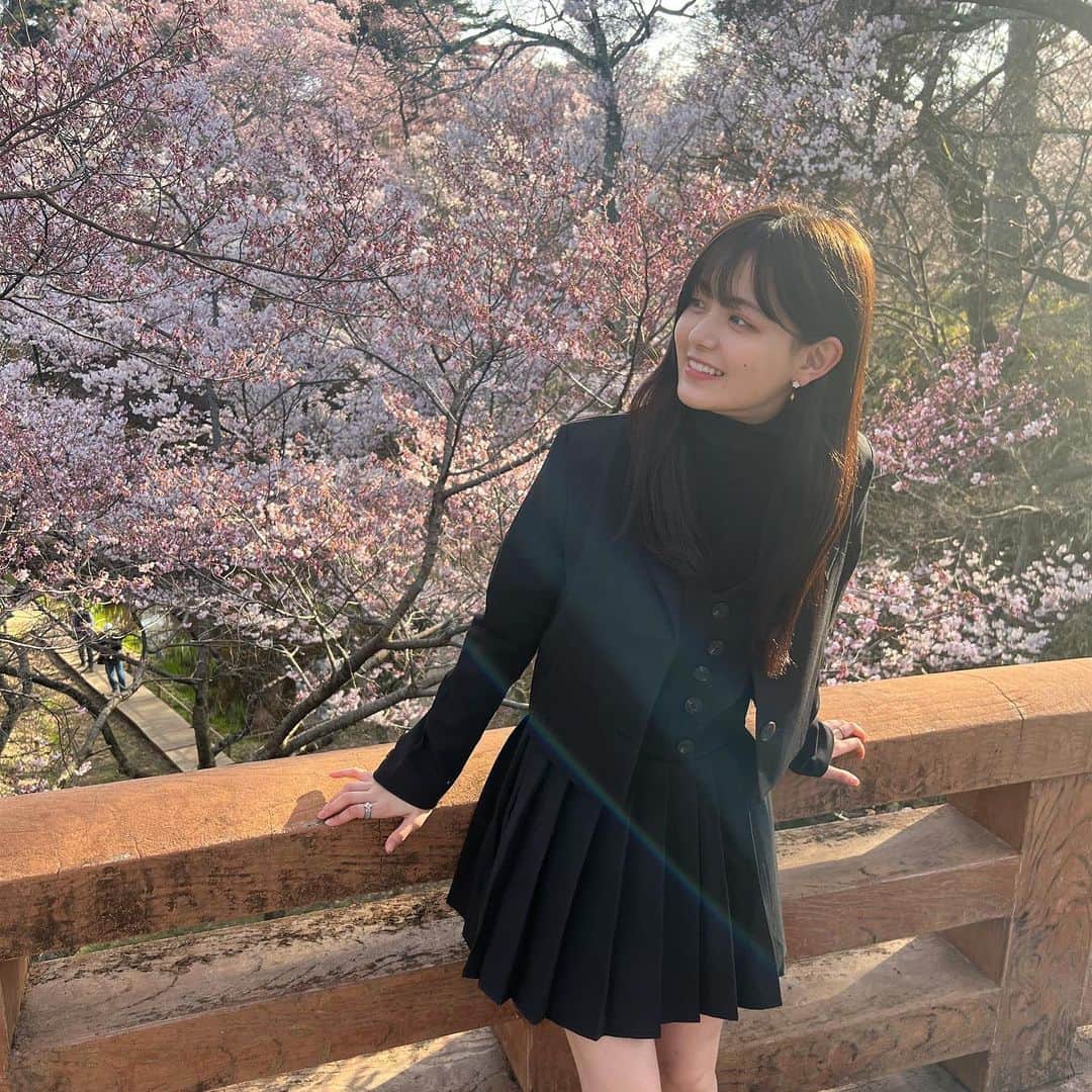 園田あいかさんのインスタグラム写真 - (園田あいかInstagram)「🌸𓂃𓈒𓏸︎︎︎︎⁡  長野県の高藤城址公園 行ってきました  こんなに満開の桜を 見た事が無かったので 感動でした … ❁⃘𓈒𓏸」4月1日 23時45分 - for__offwhitey_9