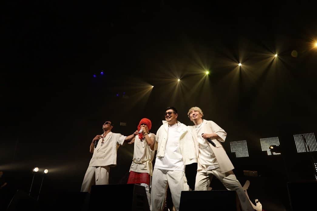 RED RICEのインスタグラム：「ツアー初日大阪公演‼️ 最高のスタート😎👍 この勢いで明日もブチかますぞ🔥🔥🔥🔥🔥🔥🔥🔥🔥  おやすみなさい💤  #redrice #湘南乃風 #20周年  #ツアー初日 #風伝説」