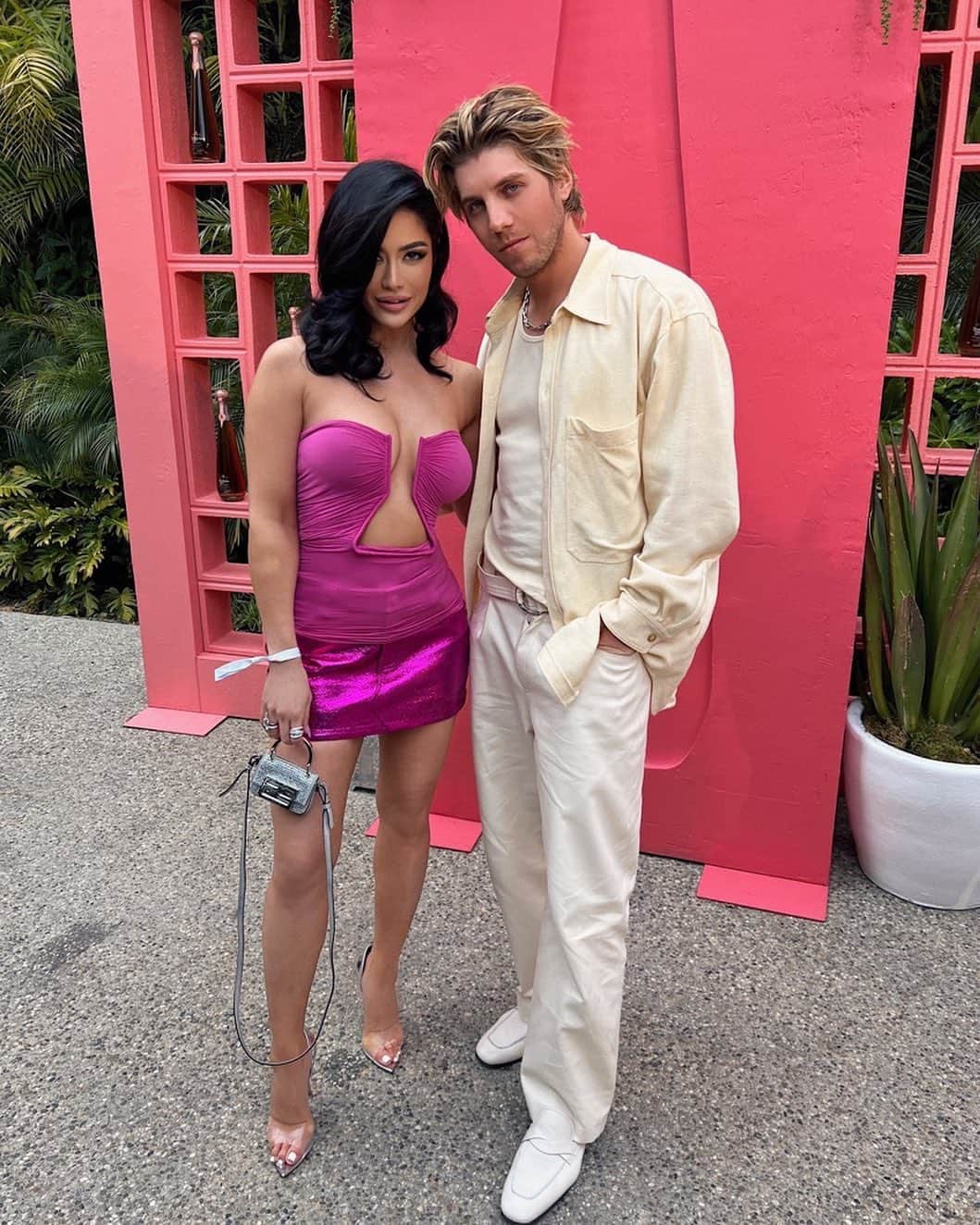 キム・リーのインスタグラム：「YOU are my favorite 💞 ♊️ talented, handsome and super sweet @lukasgage   @donjuliotequila  #AD」