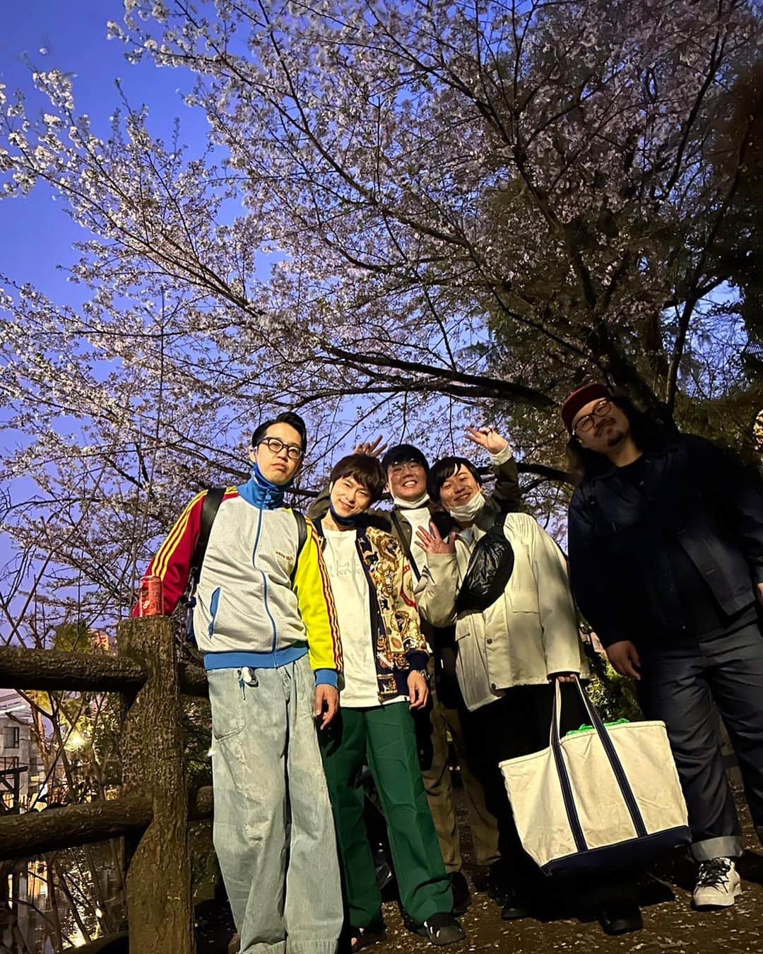 大谷健太さんのインスタグラム写真 - (大谷健太Instagram)「こんな素敵な写真なかなか撮れないぜ。刺身くんありがとう！春。」4月2日 0時27分 - otani_kenta_