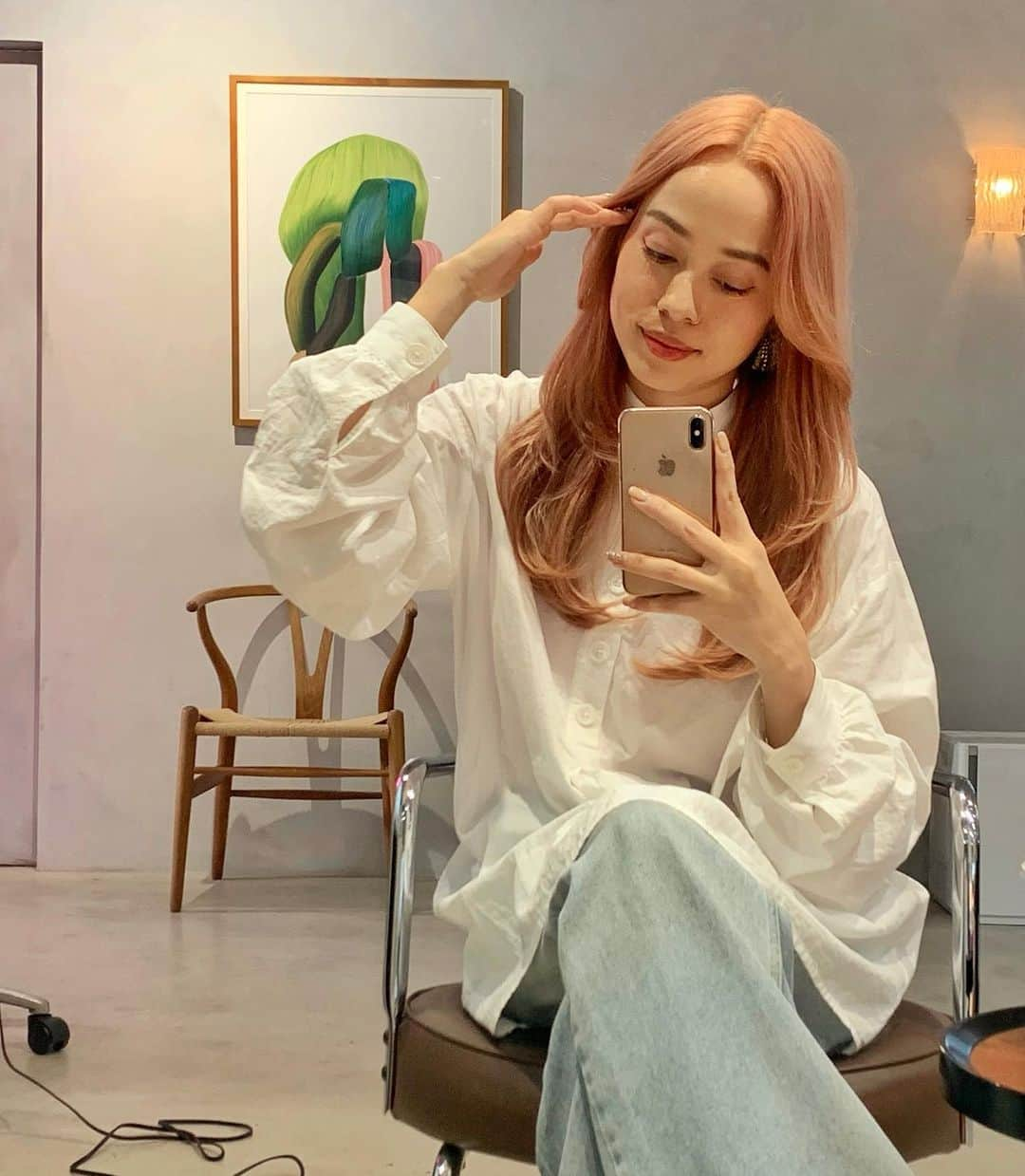 Tattyさんのインスタグラム写真 - (TattyInstagram)「New color🧡New me👼♡  オーダー通りの透明感あふれる〜 Coral orange🥹🧡🍊 抜けた時のハイトーンも楽しみたいから あわ〜く色入れてもらった☺️🙏  すごく淡く入れてるから正直すぐ抜けるけど、 抜けてからも二度楽しめるカラーなの🫶  GALAのハイトーンはしっかりケアしながらカラーしてくれるから髪のケアもハイトーンカラーもこだわりたい方はぜひGALAへ✌️😌♡  Miyuちゃんほんとにありがとう〜っ🫶🥰 るんるんはっぴ〜✌️😚yayy  Stylist ▶︎ @miyutsuchiya   Hair salon ▶︎ @gala___official  by @s_yokofujita   📍Shibuya/Tokyo  #shibuya #hairsalon #colorsalon #渋谷　#coralorange #コーラルオレンジ　#orangecolor #orangehair #haircolor #GALAshibuya #GALA #渋谷サロン　#渋谷美容室　#ハイトーン　#オレンジカラー #コーラル」4月2日 0時25分 - tatty511