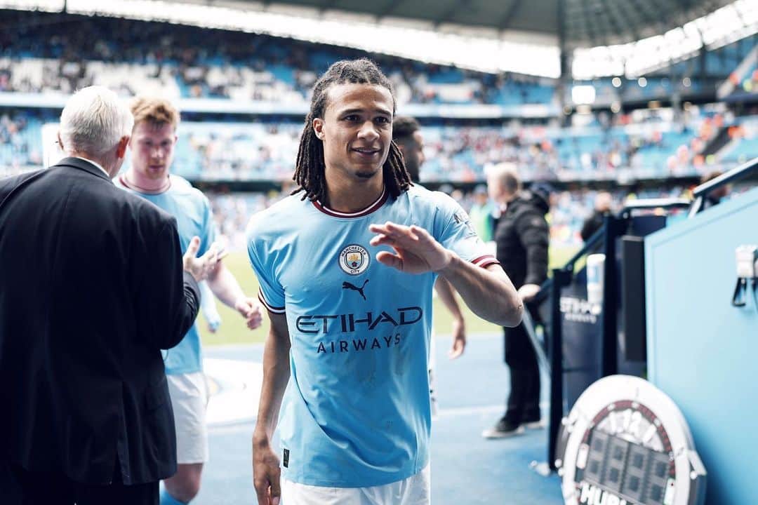 ナタン・アケのインスタグラム：「What a start to the weekend. Top performance 💙 @mancity」