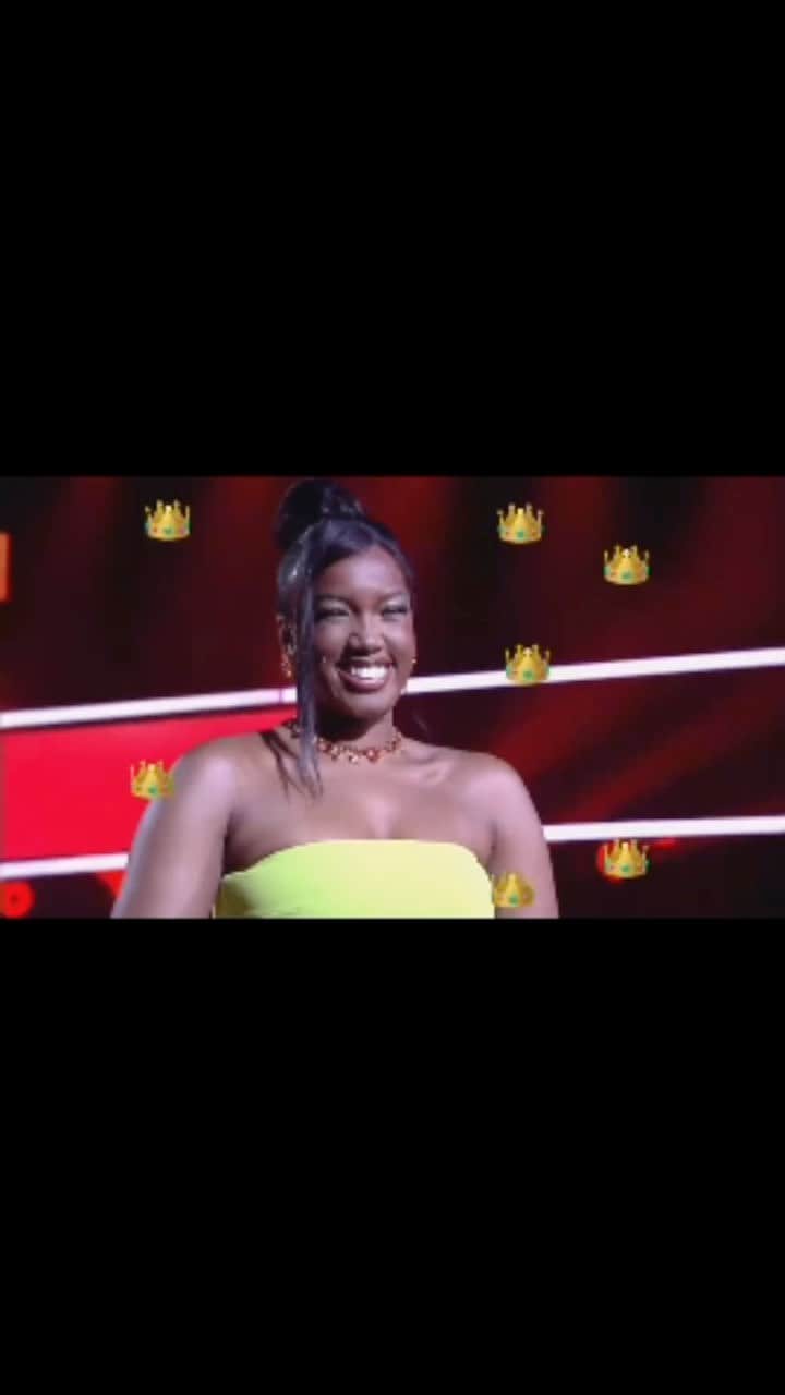 ファチマ・ベルナルデスのインスタグラム：「Tá chegando a hora. Vem aí o #thevoicekids. E o meu coração já está acelerado por saber quantas emoções lindas vamos viver juntos. Dia 9, @iza, @mumuzinho, @carlinhosbrown e eu estamos esperando pela sua companhia. Não vai perder, tá?💕🎤」