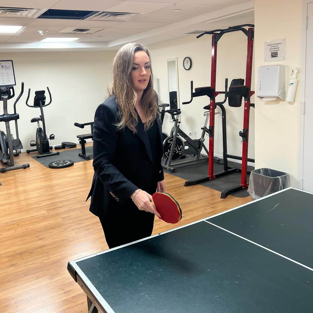 のインスタグラム：「Óriási hírem van! Úgy döntöttem, sportágat váltok!  Imádott sportomat az úszást asztaliteniszre váltom! Meg is kezdtem az első edzőtáborát a felkészülésnek, itt New Yorkban!」