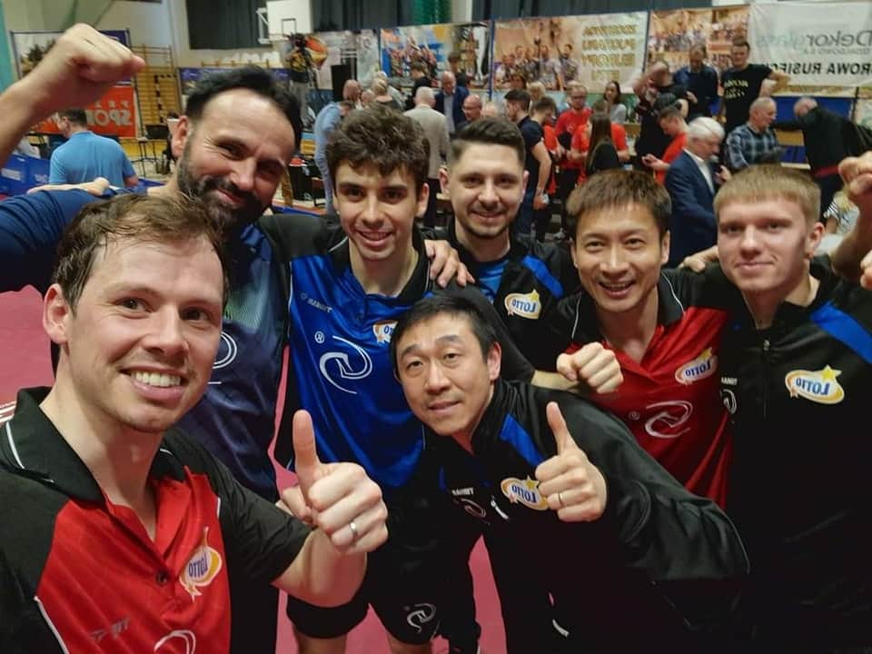 ヤクブ・ディヤスのインスタグラム：「Dekorglass Działdowo 3️⃣:2️⃣ Hennebont‼️‼️‼️  🇵🇱 Dobra zaliczka przed rewanżem! Jesteśmy krok bliżej zdobycia Pucharu Europy 💪😁  🇬🇧 It's good result before the revenge! We are one step closer to takes the Europe Cup 💪😁  @donictabletennis @dekorglass @polski_ts  #donicfamily #createsuccess #dekorglass #działdowo #ettu #europecup #final #1stleg #victory #hennebont #goodmatch #important #fight #victory #happy」