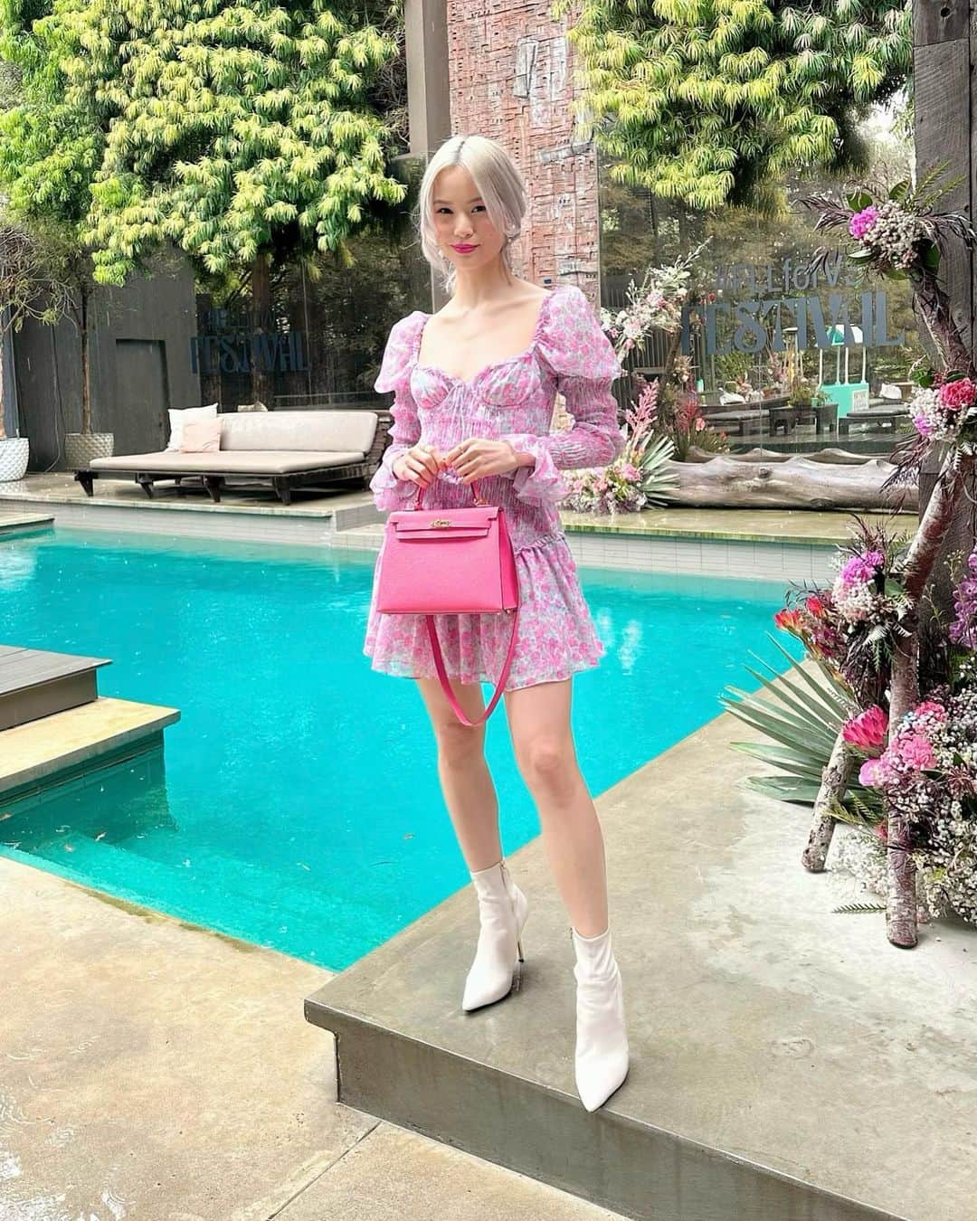 Yukiのインスタグラム：「Thank you for having me, @victoriassecret x @forloveandlemons 💕  Dress: Oakley Mini Dress in Size XS #FLLforVS For Love and Lemons x Victoria's Secret  Purse: Hermes Kelly 25 Rose Azalee Pink @hermes via @luxedujour   #luxebabe #luxebabes #springfashion #ootd #lamodel #lablogger」