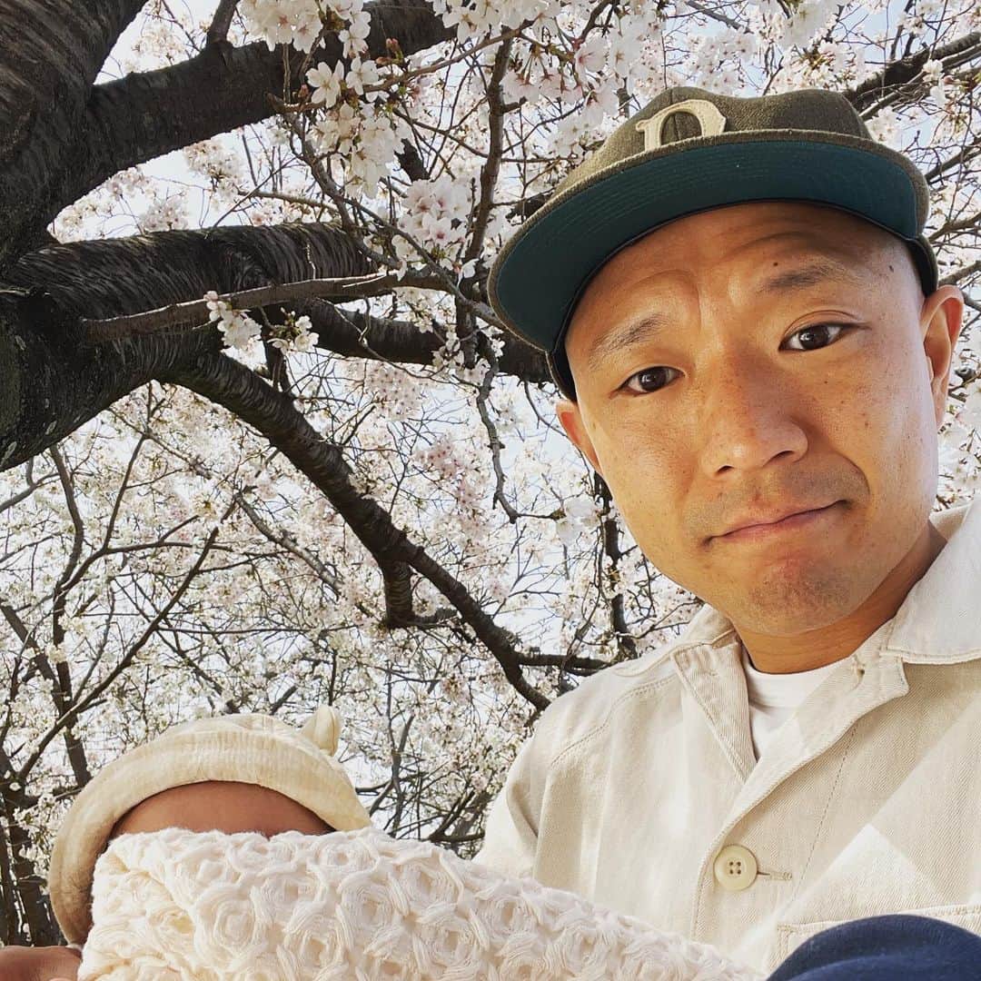 のインスタグラム：「芸歴13年目スタート！！  愛娘のために、フルスロットルでぶっ飛ばして行きます！！ #フルスロットル愛娘」
