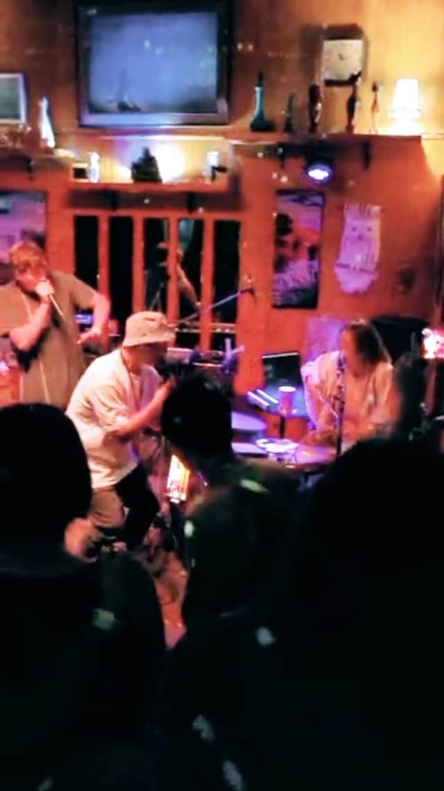 COMA-CHIのインスタグラム：「It was so much fun night in Brisbane🔥🇦🇺 had a great session with amazing talented @benjaminwalshaustralia & @tomthummer 💯👏 Thank you for having me @hydrofunk_records ❤️❤️」