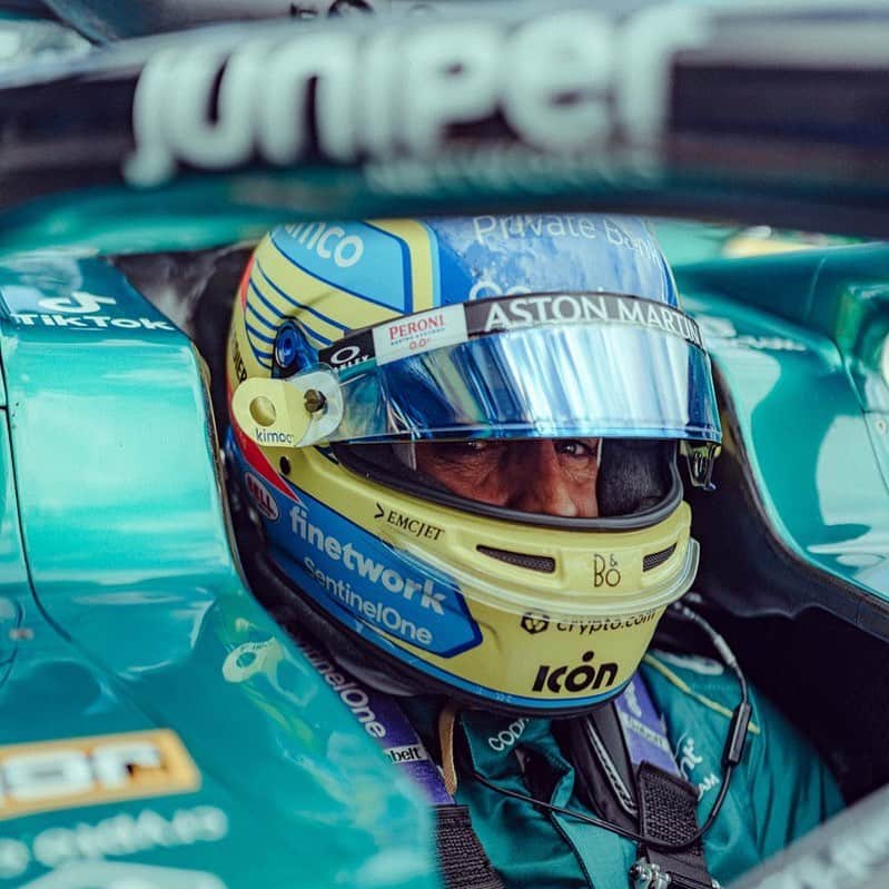 フェルナンド・アロンソのインスタグラム：「Second row for tomorrow’s race 👍! Car felt great today and we are ready for tomorrow! Let’s do this 💪 @astonmartinf1 #f1 #astonmartin」
