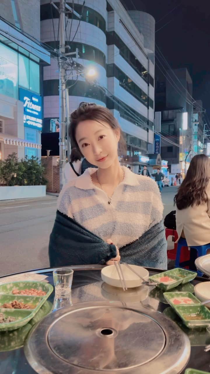 ヘリンのインスタグラム：「날씨무엇 행복하네 ㅎㅎㅎ #삼바리 #직화낙지 꼭먹기 ❤️🤟@dooeekim」