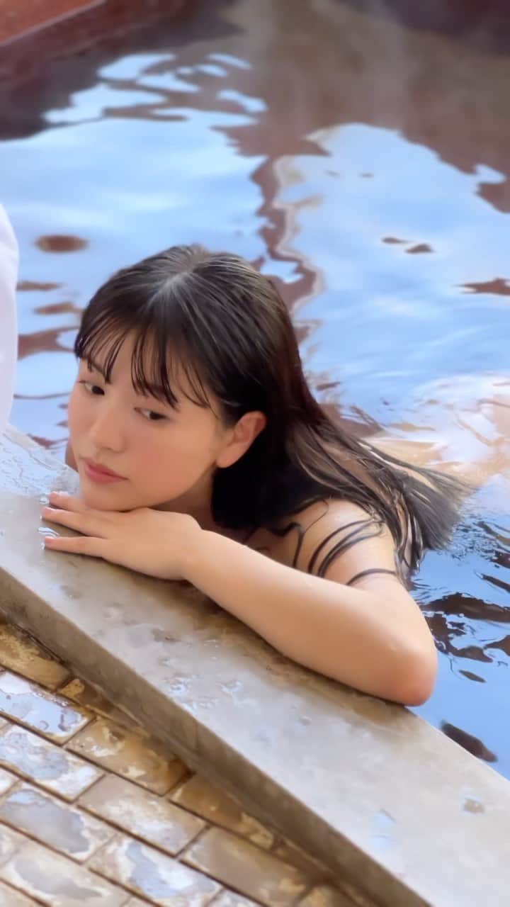 鈴木聖のインスタグラム：「前世はアザラシ🦭  ヤンジャンさんのオフショット動画🫶🏻  #ヤングジャンプ」