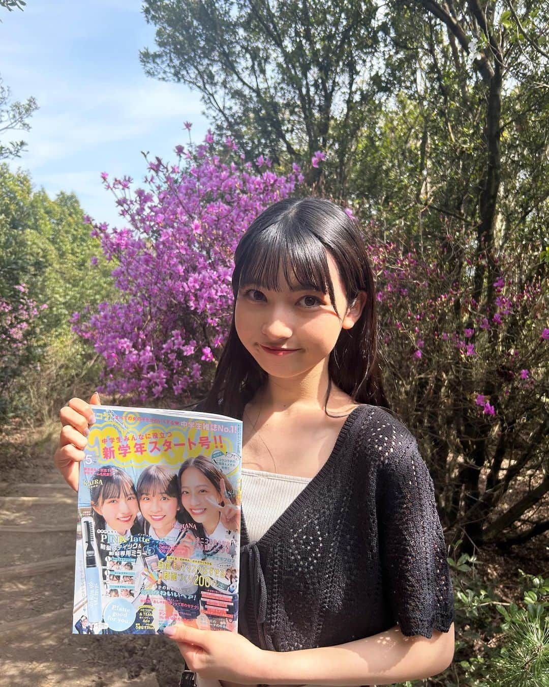 川原美杏さんのインスタグラム写真 - (川原美杏Instagram)「今日はニコラ5月号発売日です〜🩵  新学期らしい爽やかな表紙が目印です！！ こはな初表紙おめでとうー！！💞  今月号では新学期に向けた楽しい情報が盛りだくさんです！ふろくは、ピンクラテ前髪スティック&前髪専用ミラー2 点セット！  ぜひニコラ5月号チェックしてください〜.ᐟ‪‪.ᐟ  #ニコラ #nicola #ニコモ #ニコラ5月号発売中 #川原美杏」4月1日 17時00分 - kawahara_mian_official