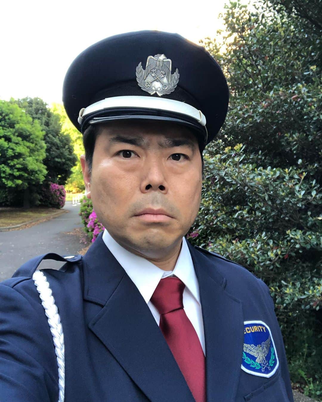 山口森広のインスタグラム：「『映画刀剣乱舞-黎明-』 いよいよ公開しましたね👏  警備員 安村茂雄役で出演しております！  誰とも戦ってませんが笑 何卒、よろしくお願いします！  #耶雲哉治 監督 #映画刀剣乱舞⚔️ #警備員 #山口森広」