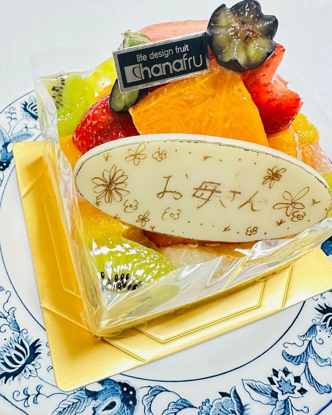 向田真優さんのインスタグラム写真 - (向田真優Instagram)「⁡ お母さんお誕生日おめでとう☺️🌸 ・ ・ #0401 #HBD」4月1日 16時35分 - mucchan_622