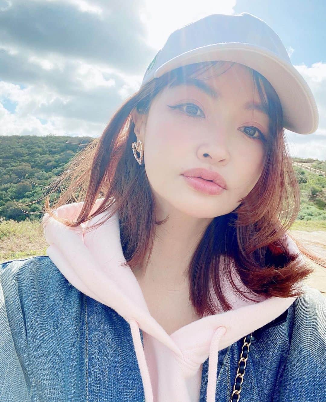 平子理沙さんのインスタグラム写真 - (平子理沙Instagram)「またまたLAにやって来ました〜🌴 こちらは東京よりも寒いで〜す。  ピアスby @phthalo_jewelry 💎 #LA#lifestyle #beauty #fashion#risahirako #平子理沙」4月1日 16時40分 - risa_hirako