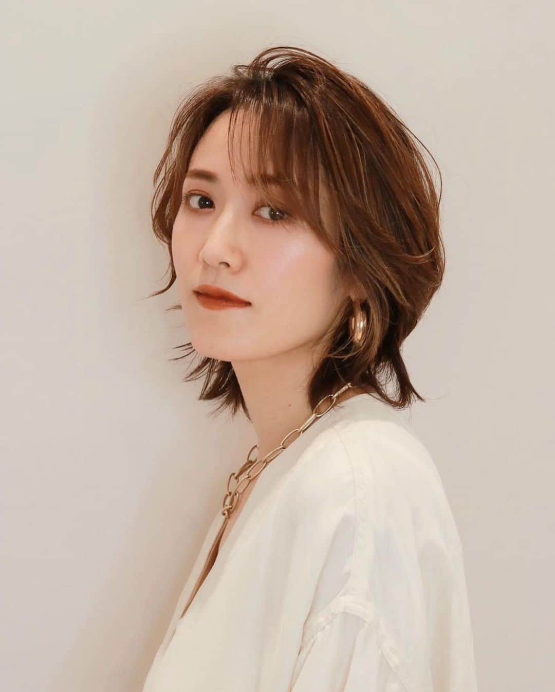 Miki Kanekoさんのインスタグラム写真 - (Miki KanekoInstagram)「ちょっとかきあげ風な前髪スタイリング♡  hair @mayu43xx 🫶  .  #ショートウルフ#ウルフヘア#ウルフショート#マッシュウルフ#ネオウルフ#ショートヘア#ショートヘアアレンジ」4月1日 16時45分 - mikiaoba