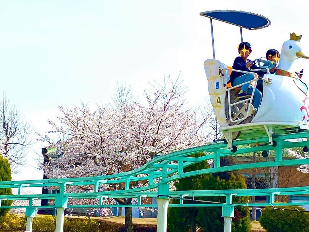 結花子さんのインスタグラム写真 - (結花子Instagram)「兄貴が楽しみにしていた遊園地へ🎡 兄貴に振り回されてあたちはお疲れモード👶 帰ってからのご飯は疲れ過ぎて食べれず💤　  #いとこ6人組　#遊園地 #僕と妹　#春休み #大好き　#family」4月1日 16時50分 - yukako_chupapi