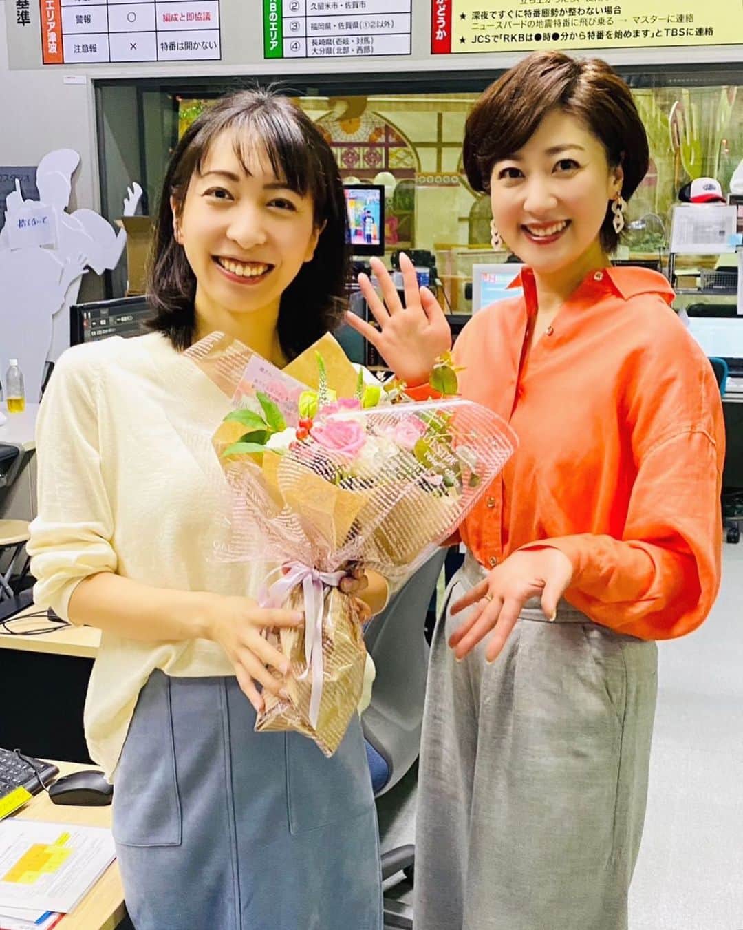 池尻和佳子さんのインスタグラム写真 - (池尻和佳子Instagram)「気象予報士の梶屋綾さんもRKB卒業でした。ラジオでのお天気解説、とっても分かりやすかったです。4月から、また別の場所で梶屋さんのお天気コーナーは続きます。応援しています‼︎」4月1日 16時59分 - wakako_ikejiri_rkb