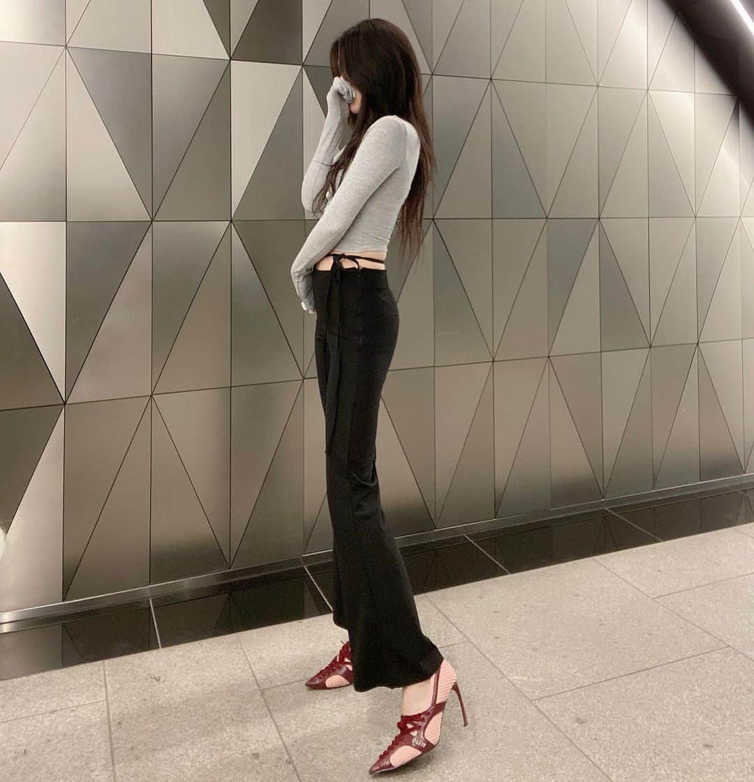 あさちるのインスタグラム：「@yelloshoes_official パンプスお気に入り♡  #yello #yelloshoes #パンプス #パンプスコーデ」
