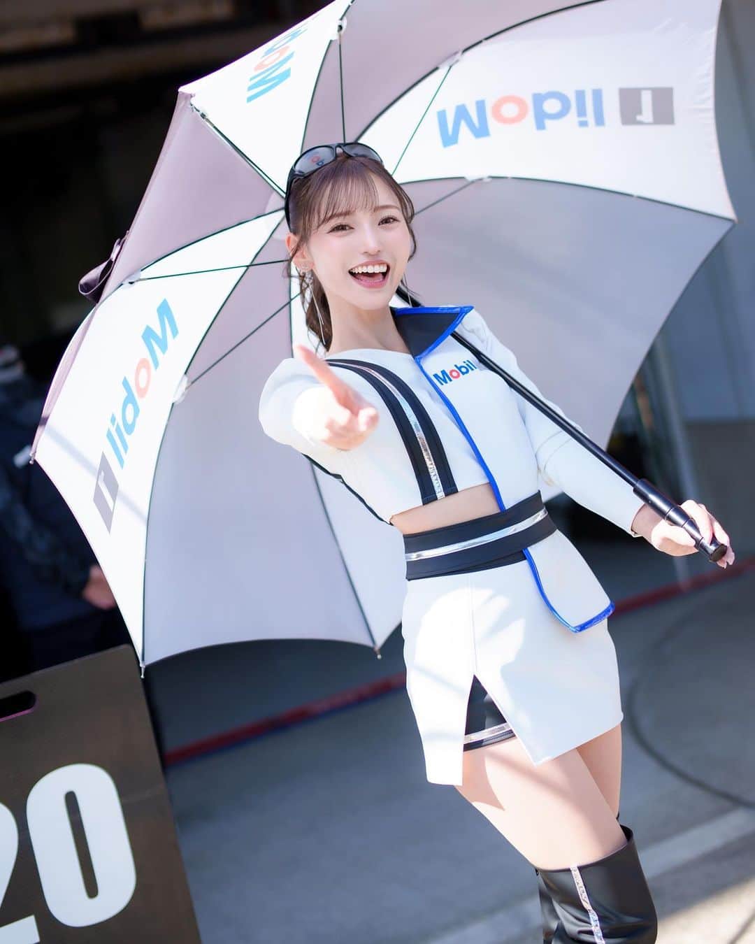 引地裕美のインスタグラム：「Hello🙌April🐰🥚🌷🌸  いよいよ4月はSFとGTも開幕だね🪄 まずは来週のSFから🏎♡♡♡  今月もたくさんよろしくお願いします🥳  #UMine #japanese #japanesegirl #일본 #costume #レースクイーン #rq #モータースポーツ #motorsports #mobil1 #mobil1レーシングサポーターズ #teamimpul」