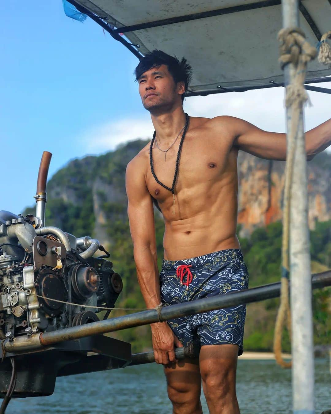 ティムさんのインスタグラム写真 - (ティムInstagram)「In the island only kind of joy. Koh Yao Noi, you are beautiful ! Might get a new job soon as a V8 boat driver ! 🤔  SWIPE to see the beast ! . . . . #amazingthailand #taxiboat #kohyaonoi #islandlife #summervibes #thailand #islandvibes」4月1日 17時26分 - timmaiau