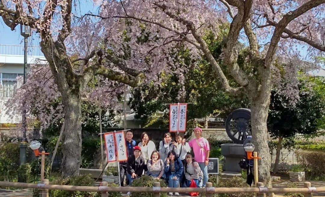 高井俊彦さんのインスタグラム写真 - (高井俊彦Instagram)「#奈良市公園夢プロジェクト  #ミニ青空フードコート祭り  #〇〇の道を考えようウォーキング 無事に終わりました🙇 お越し下さった沢山の皆さん本当にありがとうございました‼️ そしてクラウドファンディングにご協力下さった皆さん本当にありがとうございました🙇 とびっきりの晴天に恵まれ☀ ウォーキングもお祭りもあたたかさに包まれた素敵なイベントになりました🙆 また次の奈良市でのイベント開催に向けて出発します⤴️⤴️⤴️ 次回もみんなで笑顔で逢えますように😁✨  #奈良市 #公園緑地課  #行基像 #漢國神社 #ビッグマウンテンカフェ  #大佛鐵道記念公園  #佐保川春桜咲々ロード #奈良市役所 #バランスボールエクササイズ  #奈間蔵栄  #串天力一 #鳥一 #やきとり一番 #モンテブランコ #MYP食品 #昭和酒場大西 #むすび #農と発酵Zen #かどや #ネネチキン #piano #あすなろmania #アンニョン #オオミヤバル などなどご協力下さった皆さんに大感謝🙇‼️ 新大宮の絶品グルメを皆さん奈良に遊びにいらした際はお立ち寄り下さい😋👍」4月1日 17時43分 - takai_toshihiko