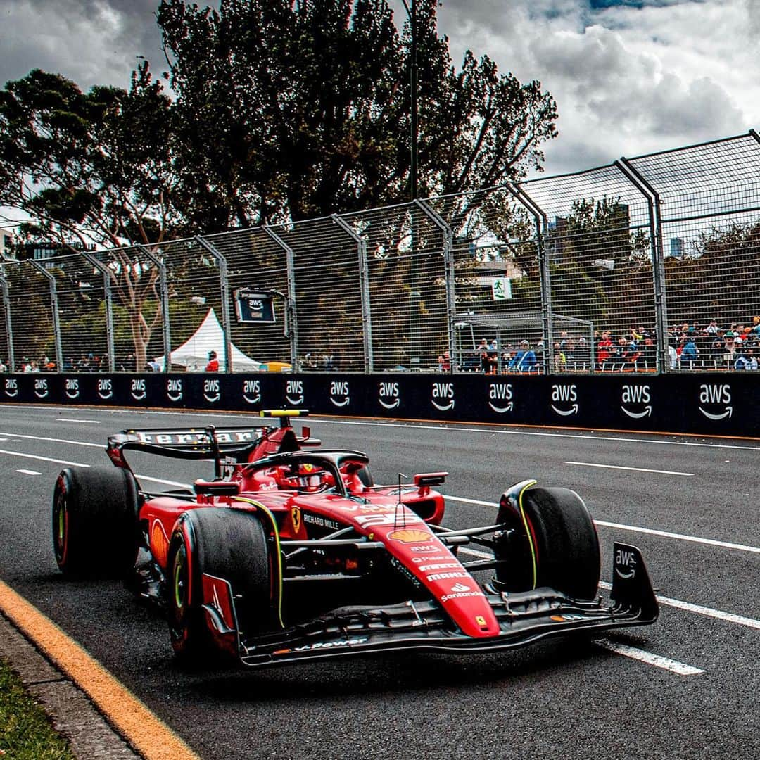 カルロス・サインツJr.さんのインスタグラム写真 - (カルロス・サインツJr.Instagram)「Decent pace in Qualy but it won’t be an easy race. Let’s try to bring home a good result! 💪🏼🏎  Buen ritmo en quali pero no será una carrera fácil. Vamos a intentar sacar un buen resultado. 💪🏼🏎  - @scuderiaferrari  #Carlossainz #F1 #AusGP」4月1日 17時54分 - carlossainz55