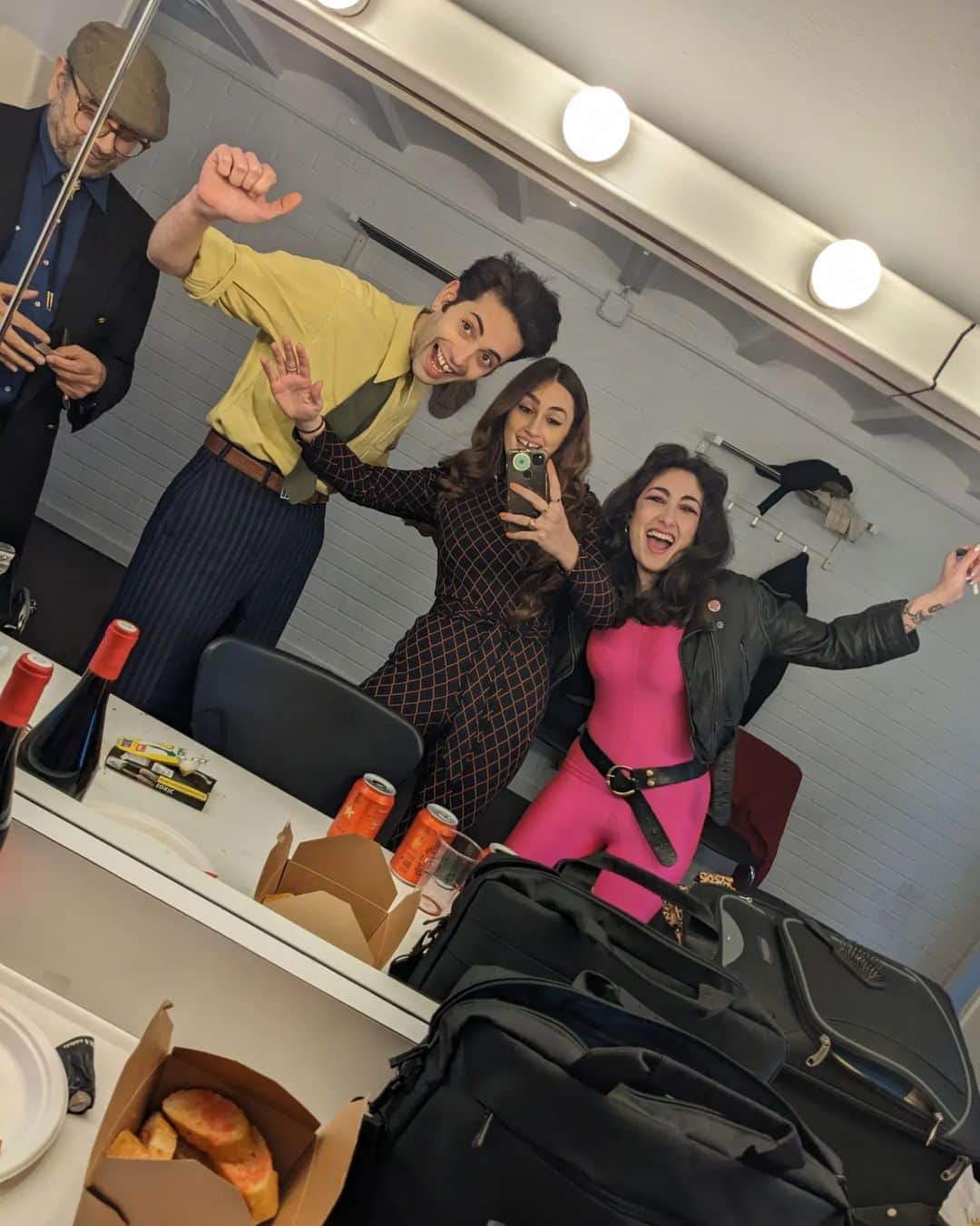 キティー・デイジー＆ルイスのインスタグラム：「Badalona you were beautiful! Thanks for an epic night and a brilliant sold out show. Next stop Germany, bring it on!  Tickets in the bio 🎟️  #spain #germany #europeantour #kittydaisyandlewis #rockandroll」