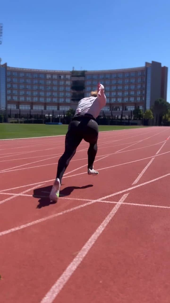 マチルドU・クラマーのインスタグラム：「Work in progress 😎  Still splitting my time 50/50 between the track and running on the madras, but getting more and more track time and lovin’ every minute of it ⚡️」